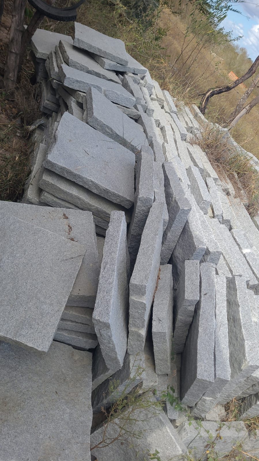 Lajotas de pedra empilhadas para revestimento